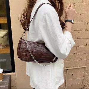 Shoulder bag available in two Colors